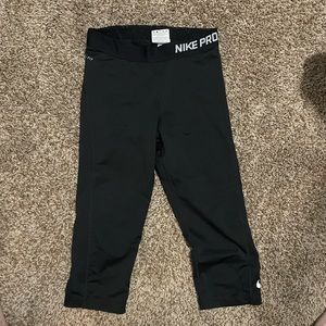 Nike pro cropped leggings